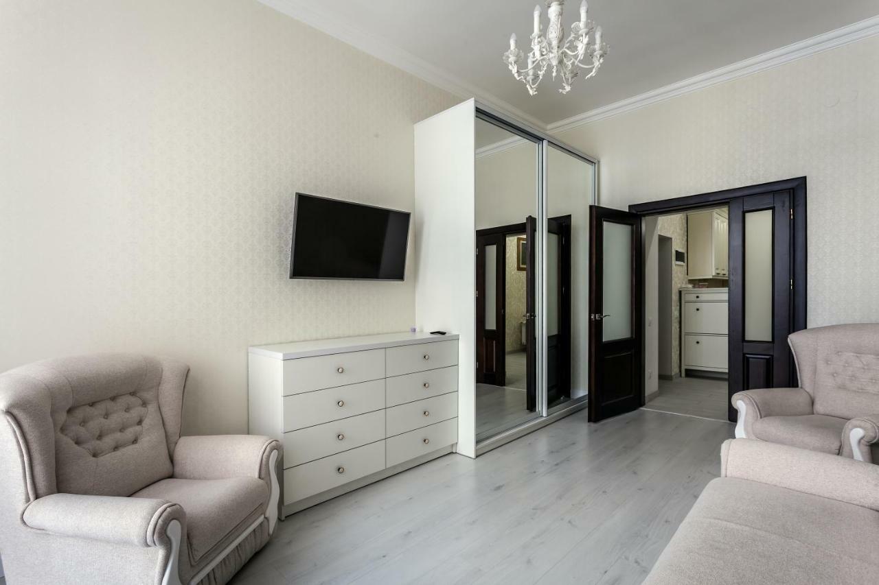 Lux Apartments In The Center Львів Екстер'єр фото